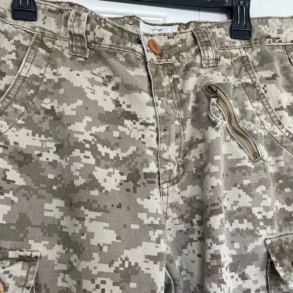 Camo Cargo Pants Size 32 - Picture 2 of 11